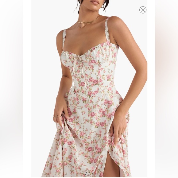 Carmen Bustier Sundress
HOUSE OF CB - Picture 7 of 17